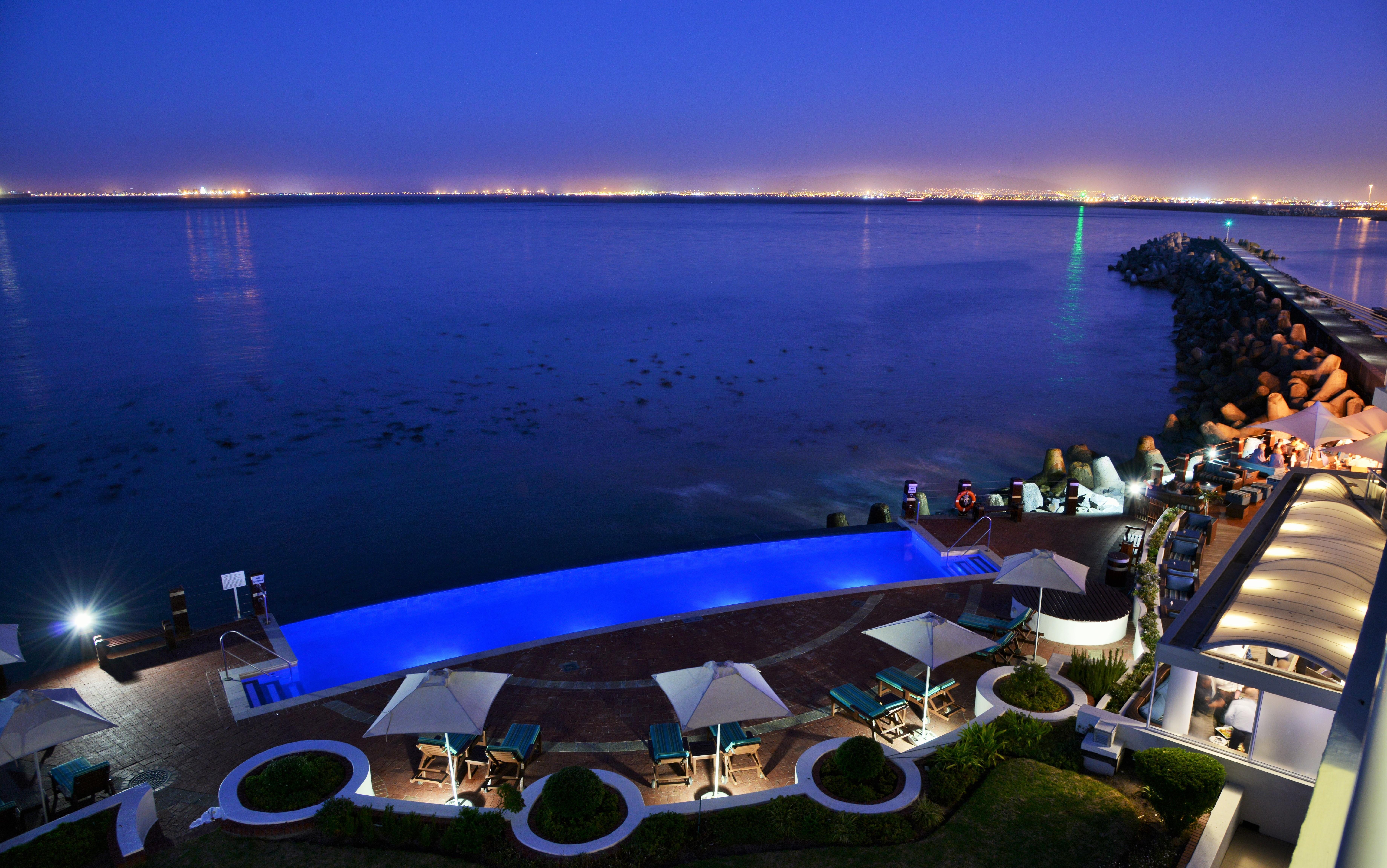 Radisson Blu Hotel Waterfront, Cape Town Exterior photo